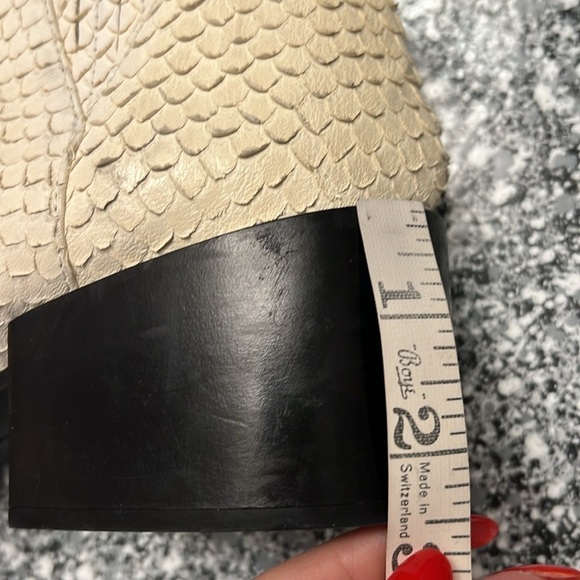 Real Snake Skin Steven by Steve Madden Chelsea booties, western chic, cream,sz 9 - Picture 3 of 17